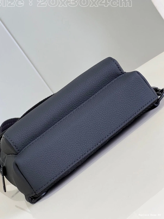 Affordable VUITTON LOUIS Slingbag Pilot 0717
